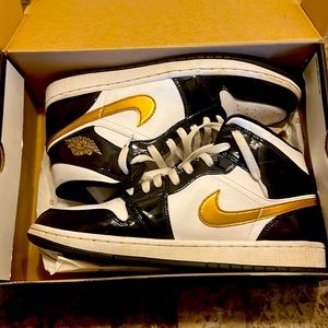 Jordan 1 Mid SE